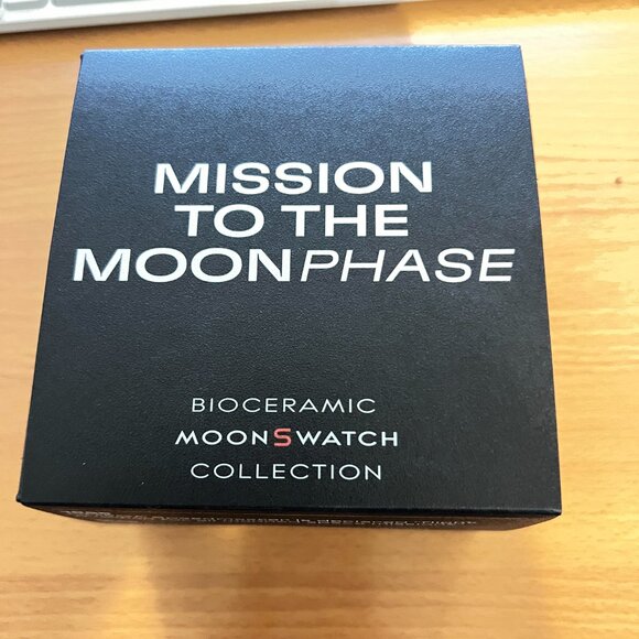 Authentic OMEGA X SWATCH MoonSwatch Mission to the Moonphase Snoopy Black Unisex - Picture 11 of 13